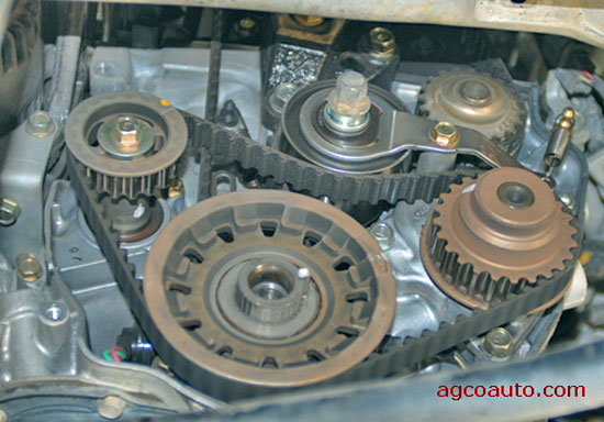 Partially disassemble engine, lower view of timing belt