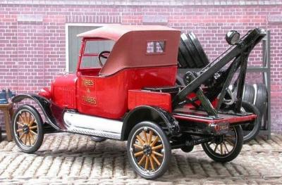 58. 1925 Ford-T Model tow truck