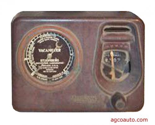 42. Vacuum and spark testing gauge
