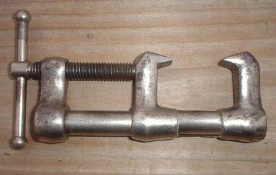 57. Leaf-spring seperator used for lubrication